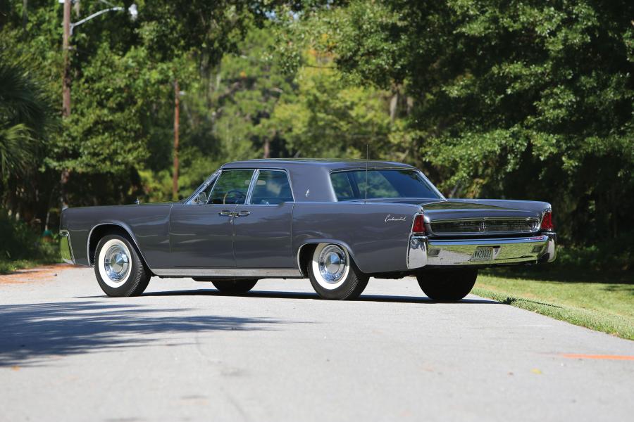  Lincoln Continental Sedan (53A) 1962 года  (фото 2 из 16)